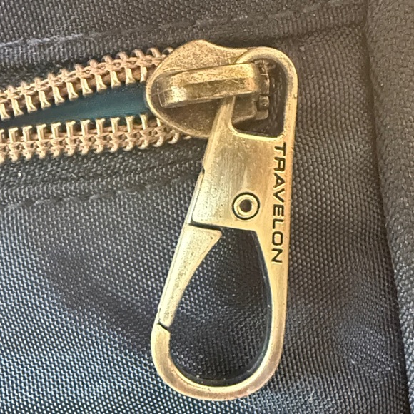 TRAVELON ladies Crossbody anti-/credit card protection travel purse perfect COND - Picture 3 of 8